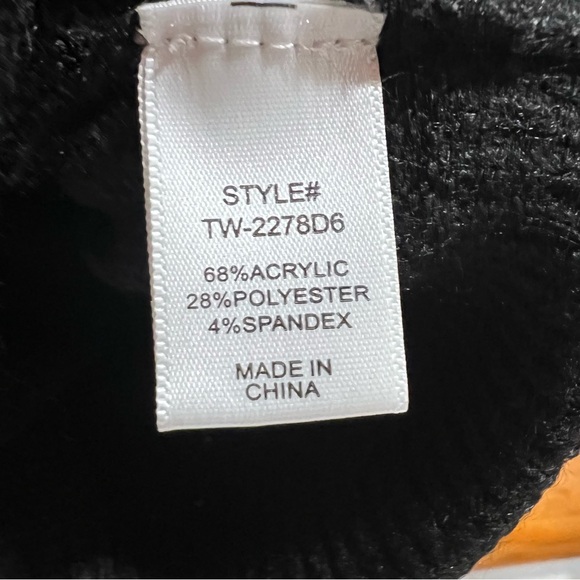 Zenana Outfitters Black Knit sweater with pocket - Picture 5 of 6